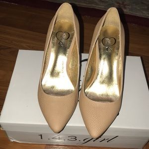 143 Girl Owanda size 7